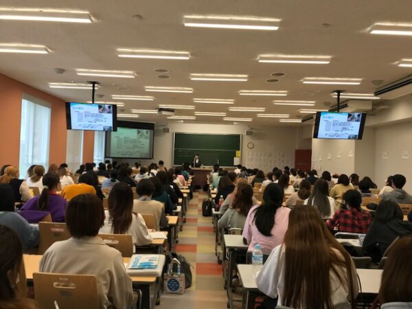 向後亜希のセミナー風景